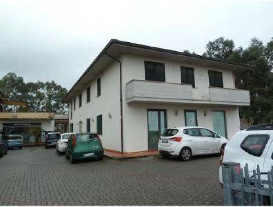 negozio in vendita a Massa e Cozzile in zona Margine Coperta