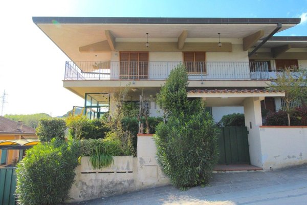 casa indipendente in vendita a Massa e Cozzile