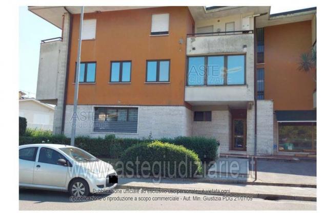 ufficio in vendita a Massa e Cozzile in zona Margine Coperta