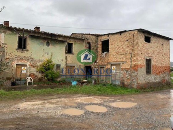 casa indipendente in vendita a Massa e Cozzile