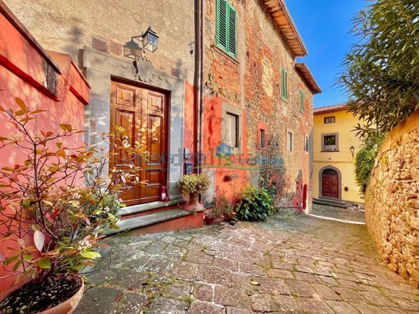 appartamento in vendita a Massa e Cozzile in zona Massa