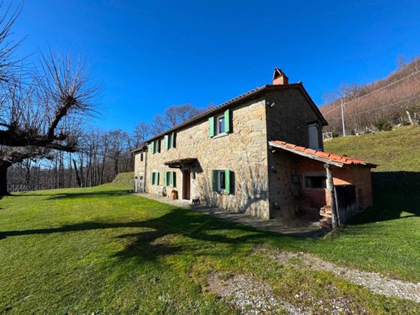 casa indipendente in vendita a Massa e Cozzile