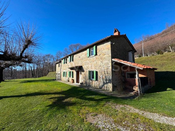 casa indipendente in vendita a Massa e Cozzile