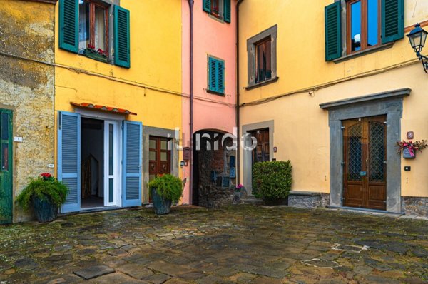 appartamento in vendita a Massa e Cozzile in zona Cozzile