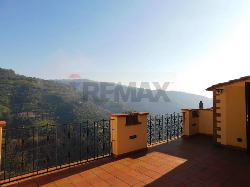 appartamento in vendita a Massa e Cozzile in zona Massa