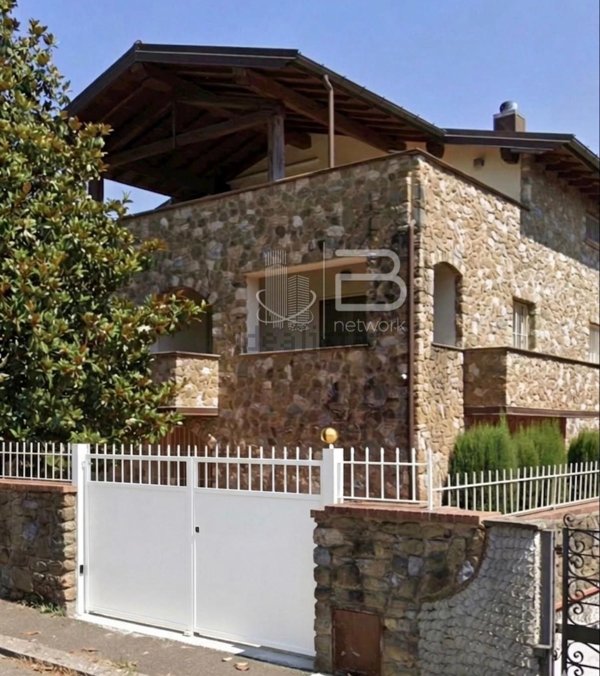 casa indipendente in vendita a Massa e Cozzile in zona Margine Coperta