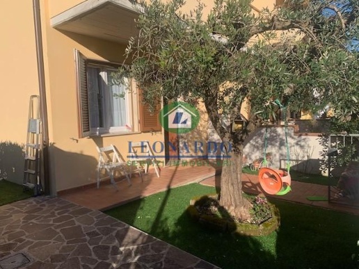 casa indipendente in vendita a Massa e Cozzile in zona Massa