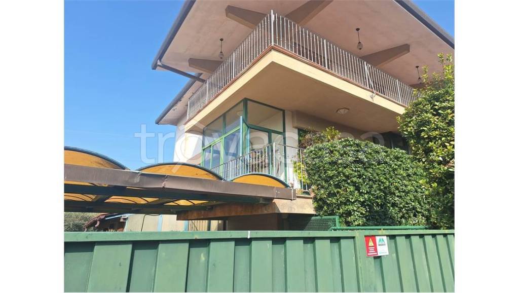 casa indipendente in vendita a Massa e Cozzile in zona Cozzile