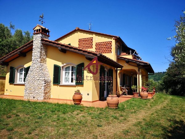 casa indipendente in vendita a Massa e Cozzile in zona Massa