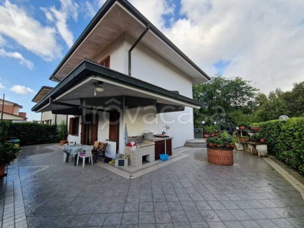 casa indipendente in vendita a Massa e Cozzile