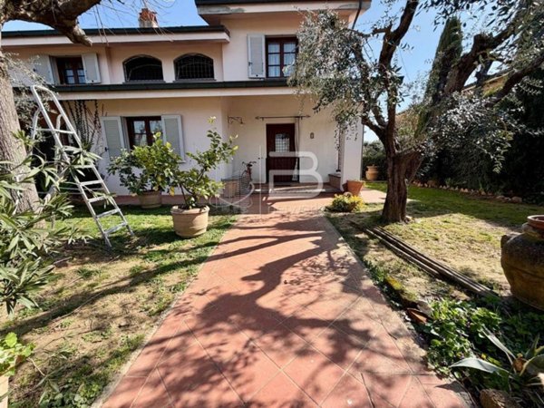 casa indipendente in vendita a Massa e Cozzile in zona Margine Coperta