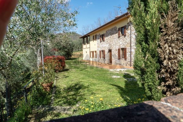 casa indipendente in vendita a Massa e Cozzile