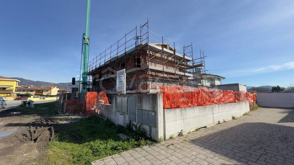 casa indipendente in vendita a Massa e Cozzile in zona Margine Coperta