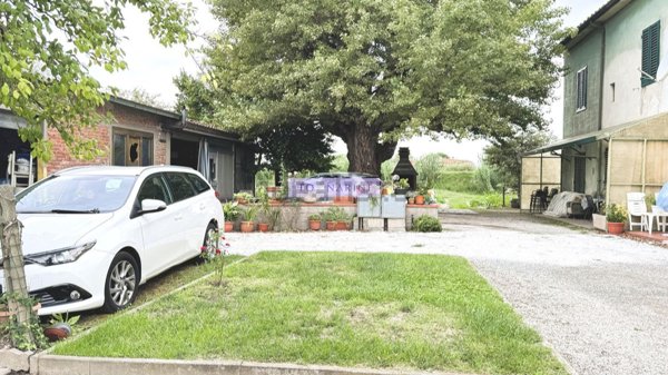casa indipendente in vendita a Massa e Cozzile