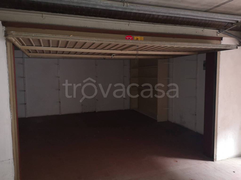 negozio in vendita a Massa e Cozzile