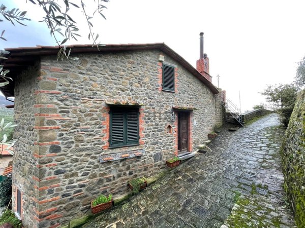 appartamento in vendita a Massa e Cozzile in zona Massa