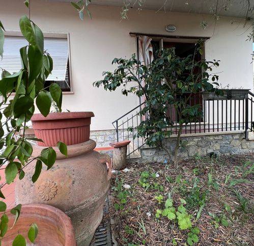 casa indipendente in vendita a Massa e Cozzile in zona Margine Coperta