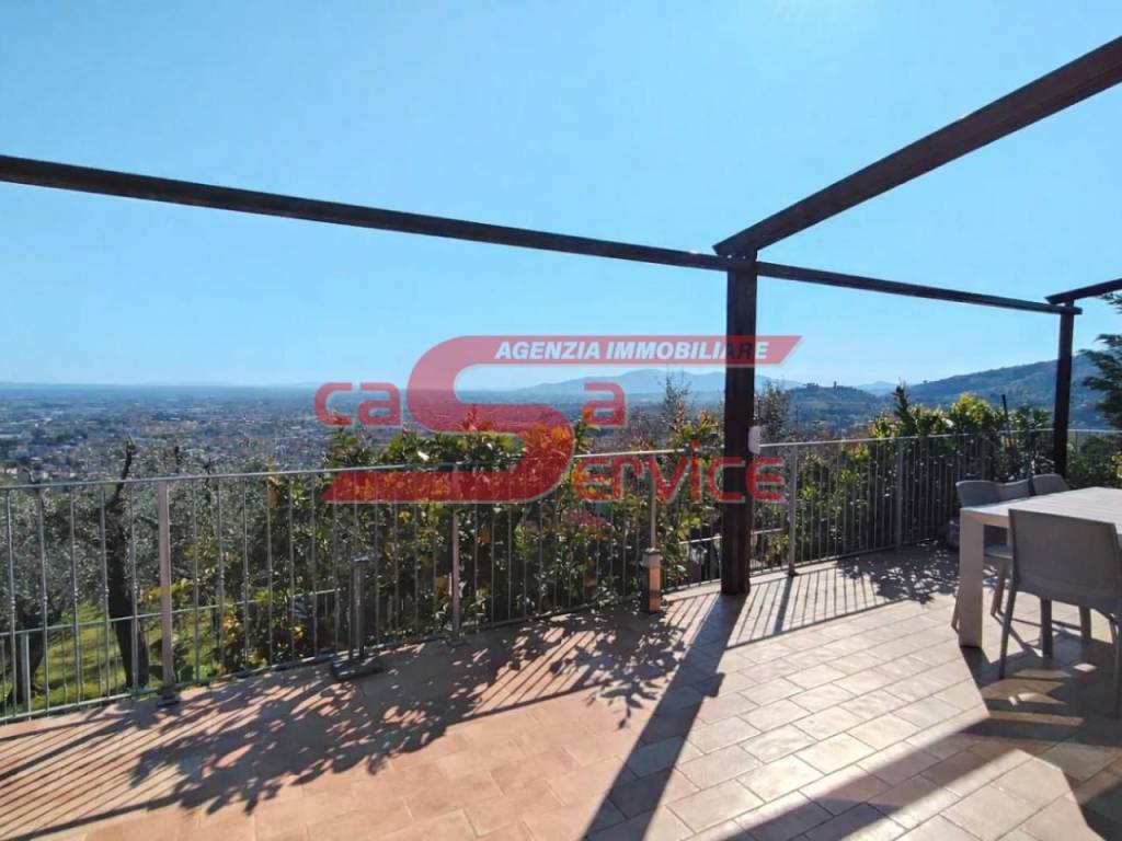 casa indipendente in vendita a Massa e Cozzile