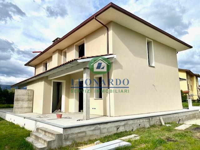 casa indipendente in vendita a Massa e Cozzile in zona Traversagna