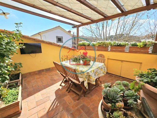 appartamento in vendita a Massa e Cozzile in zona Cozzile