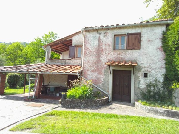 casa indipendente in vendita a Massa e Cozzile