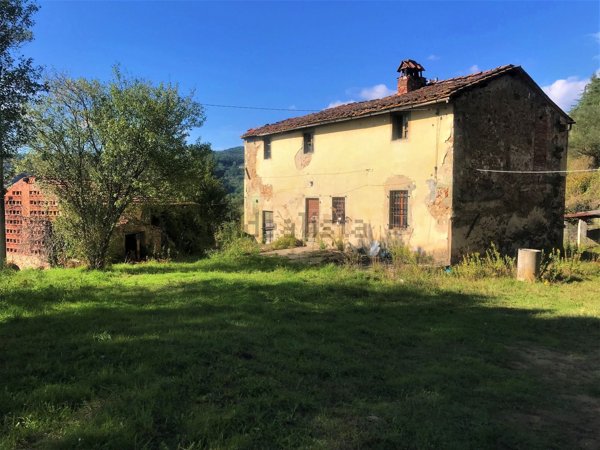 casale in vendita a Massa e Cozzile