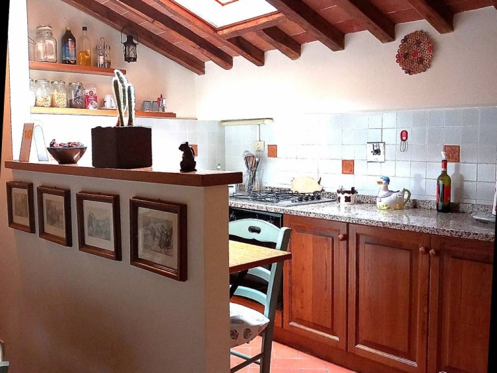 appartamento in vendita a Massa e Cozzile in zona Cozzile