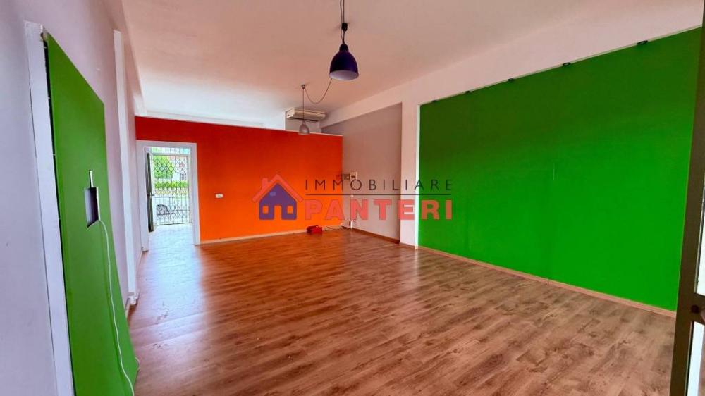 negozio in vendita a Massa e Cozzile