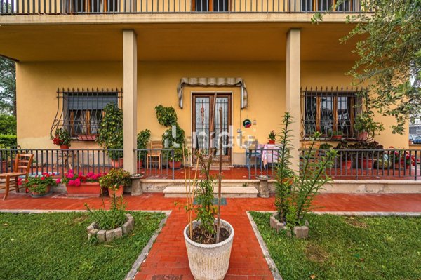 casa indipendente in vendita a Massa e Cozzile in zona Traversagna