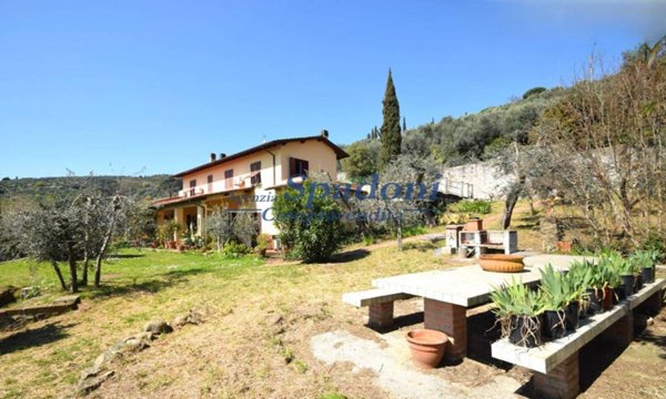 casa indipendente in vendita a Massa e Cozzile in zona Cozzile