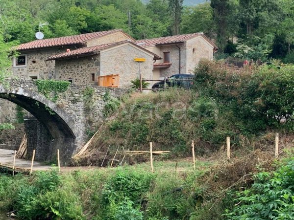 casa indipendente in vendita a Massa e Cozzile in zona Cozzile