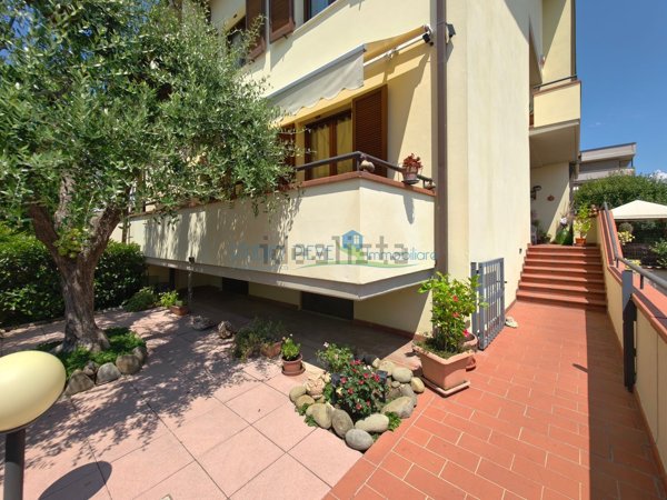 casa indipendente in vendita a Massa e Cozzile in zona Traversagna