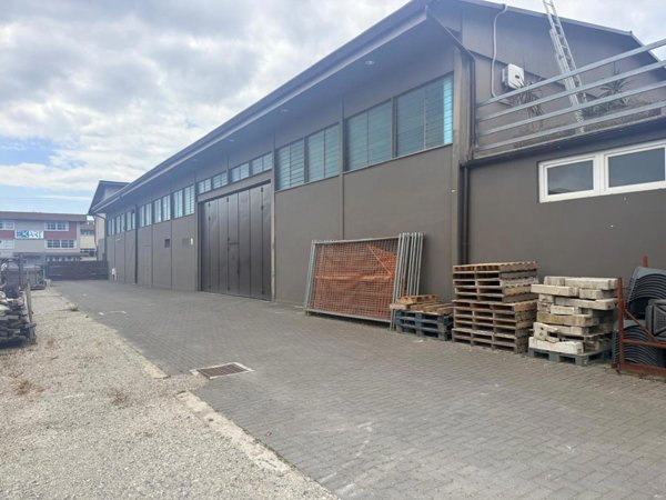 locale di sgombero in vendita a Massa e Cozzile in zona Traversagna
