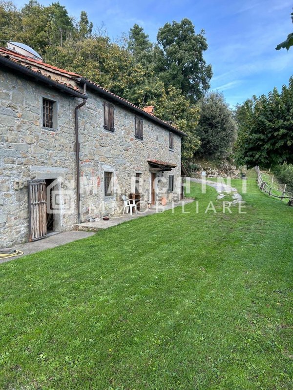 appartamento in vendita a Massa e Cozzile in zona Cozzile