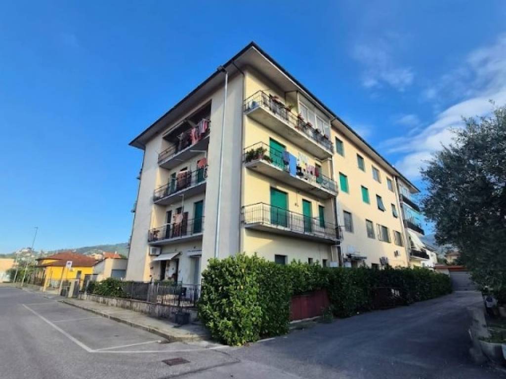 appartamento in vendita a Massa e Cozzile in zona Margine Coperta