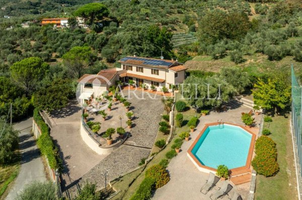 casa indipendente in vendita a Massa e Cozzile in zona Vangile