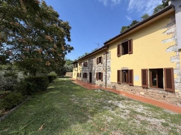 casa indipendente in vendita a Massa e Cozzile