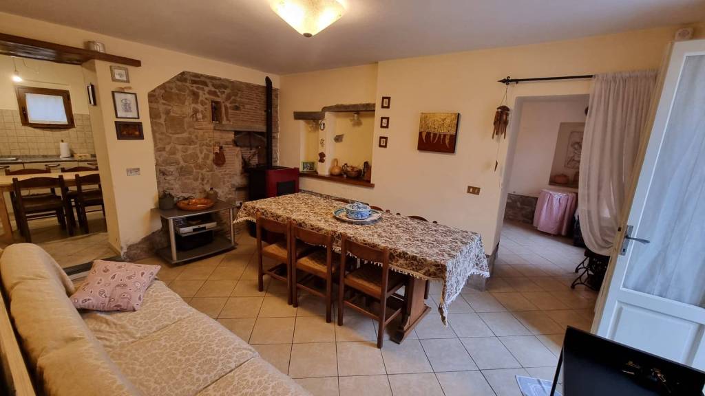 casa indipendente in vendita a Monsummano Terme in zona Cintolese