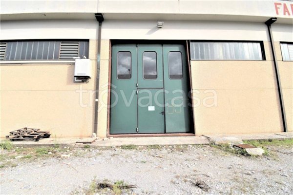 locale commerciale in vendita a Monsummano Terme
