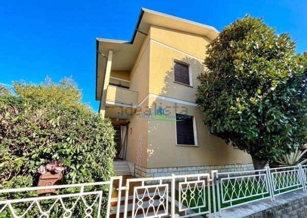casa indipendente in vendita a Monsummano Terme