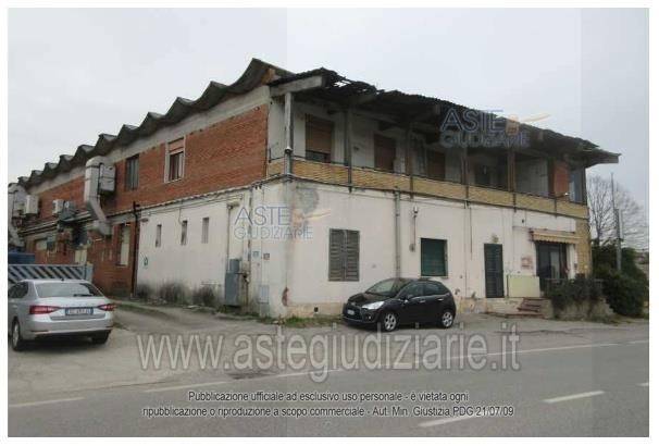 locale commerciale in vendita a Monsummano Terme