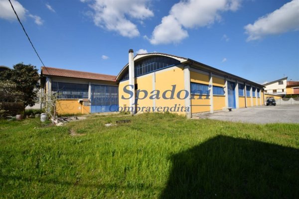 locale commerciale in vendita a Monsummano Terme