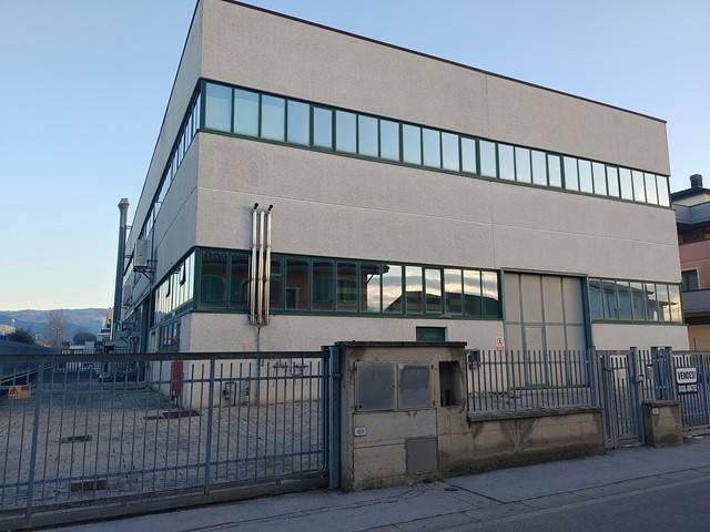 locale commerciale in vendita a Monsummano Terme