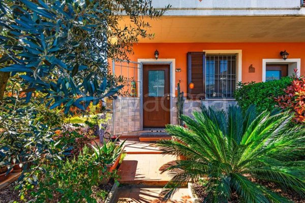 casa indipendente in vendita a Monsummano Terme in zona Cintolese