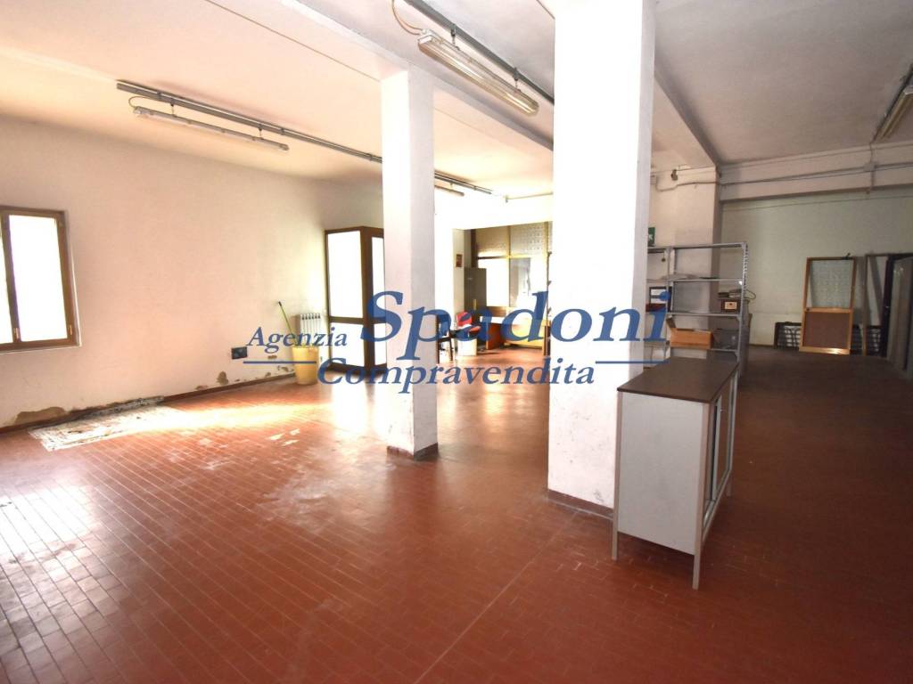 locale commerciale in vendita a Monsummano Terme