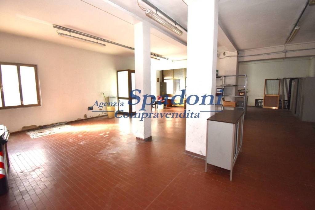 locale commerciale in vendita a Monsummano Terme