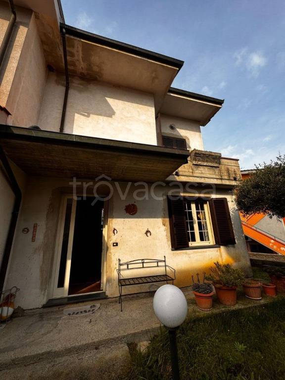 casa indipendente in vendita a Monsummano Terme in zona Bizzarrino
