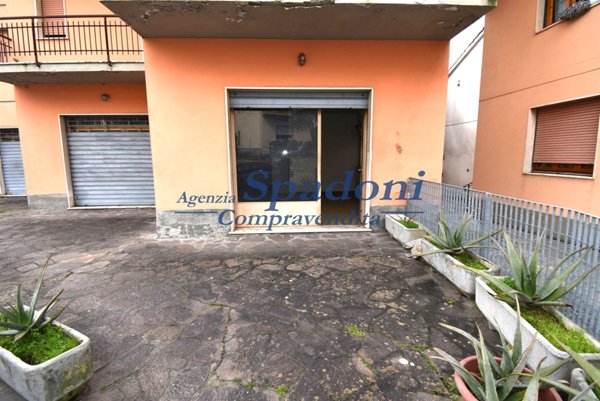 locale commerciale in vendita a Monsummano Terme