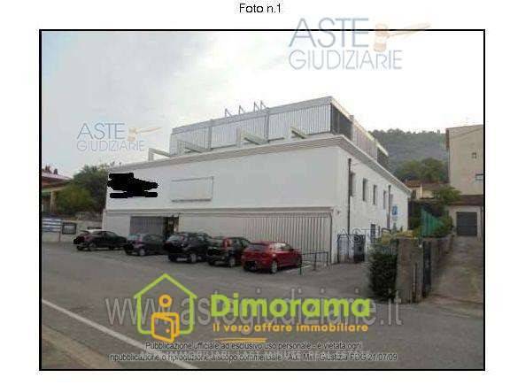 locale commerciale in vendita a Monsummano Terme