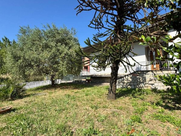 casa indipendente in vendita a Monsummano Terme in zona Pozzarello